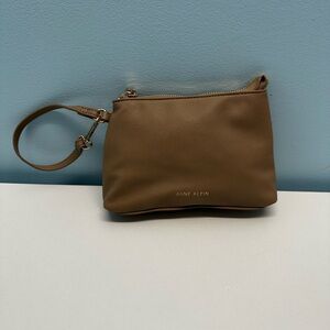 Women’s Anne Klein Beige Wristlet Clutch Formal Wedding Cocktail Business Casual